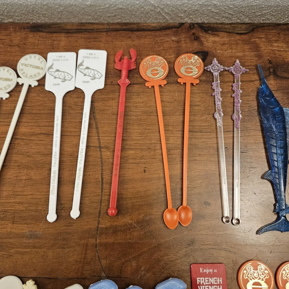 Lot of‎ 29 Vintage Plastic Swizzle Sticks Drink Stirrers Cocktail Advertising